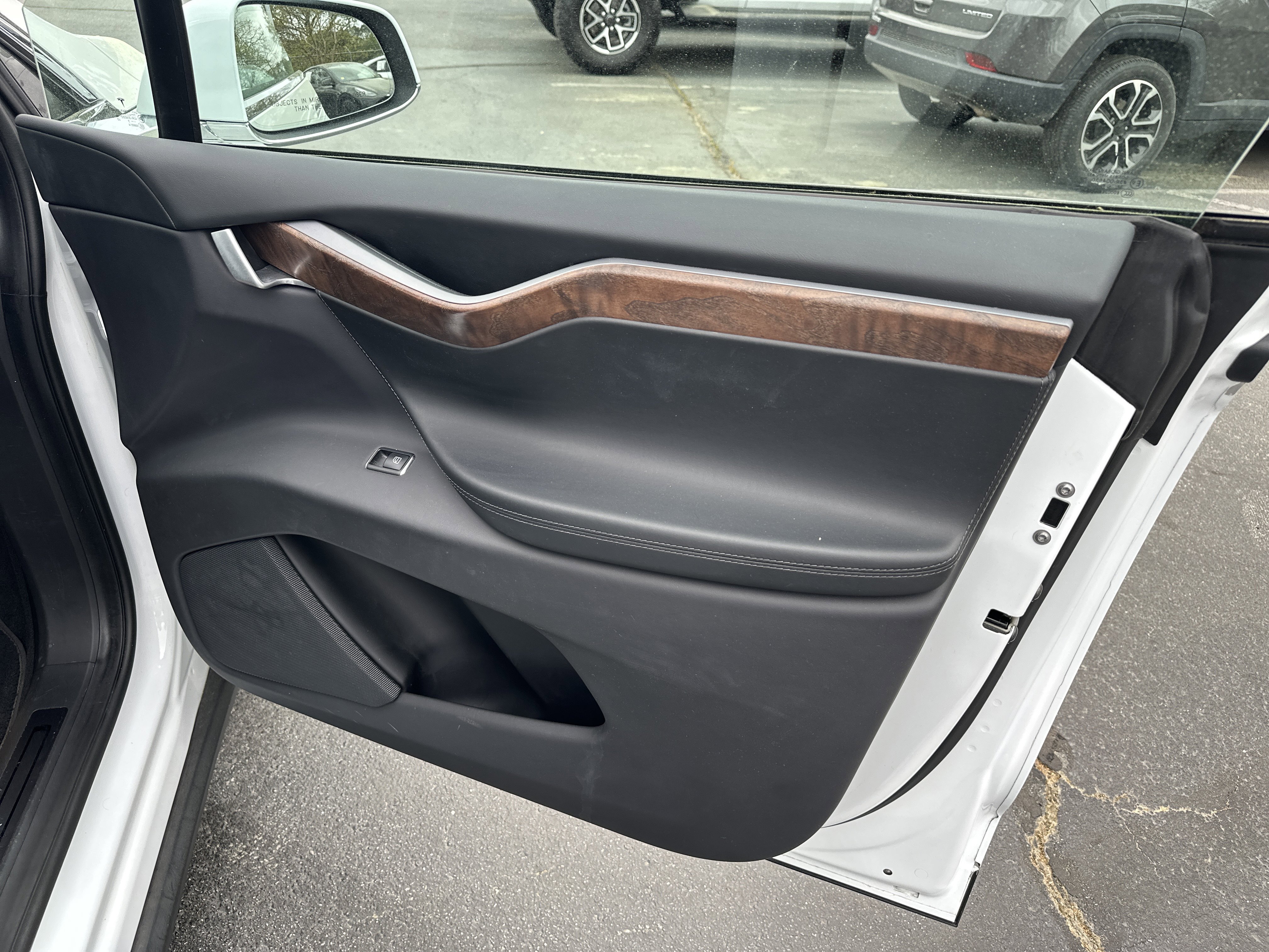 Used 2019 Tesla Model X Long Range image 16