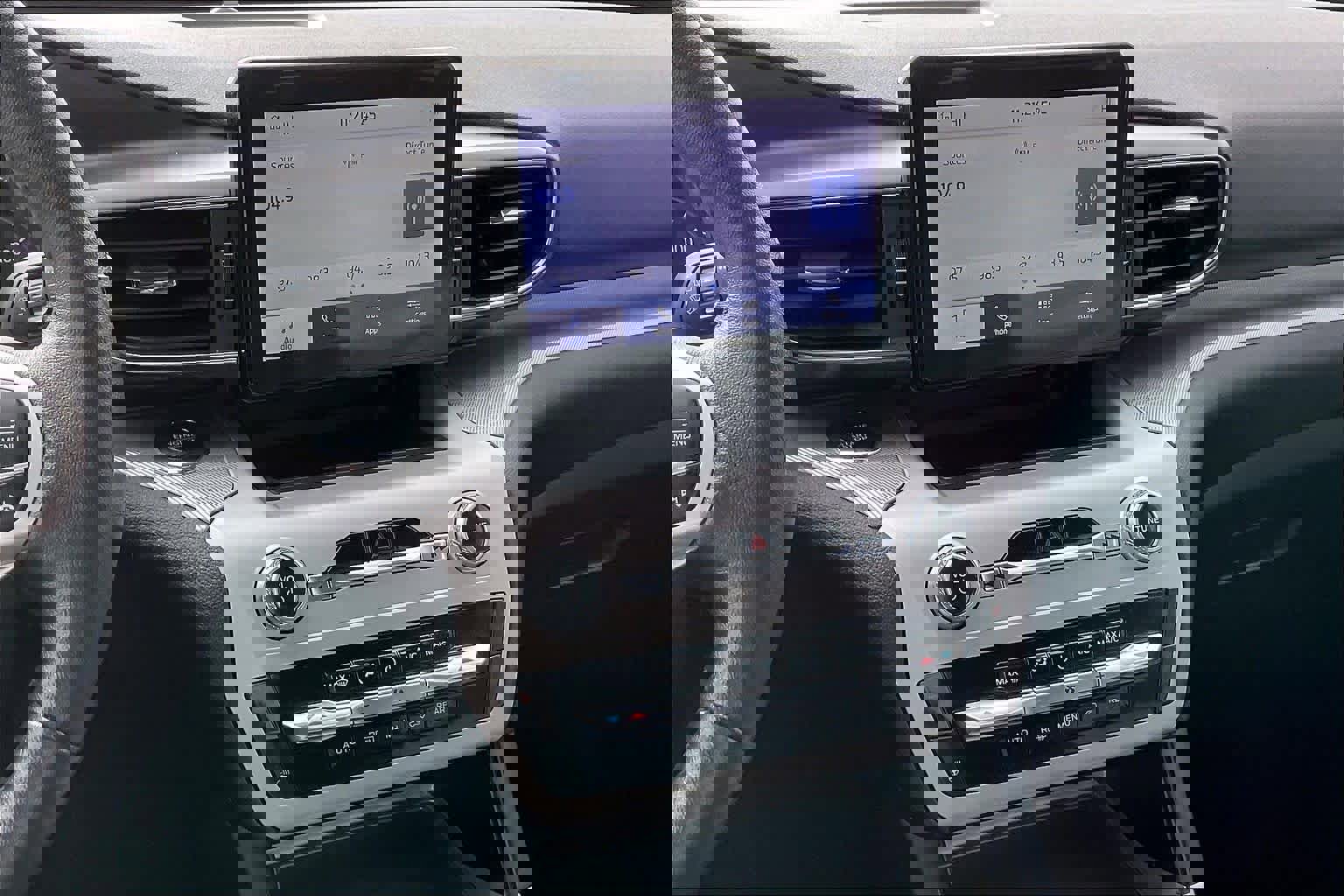 Used 2023 Ford Explorer XLT w/ Equipment Group 202A image 6