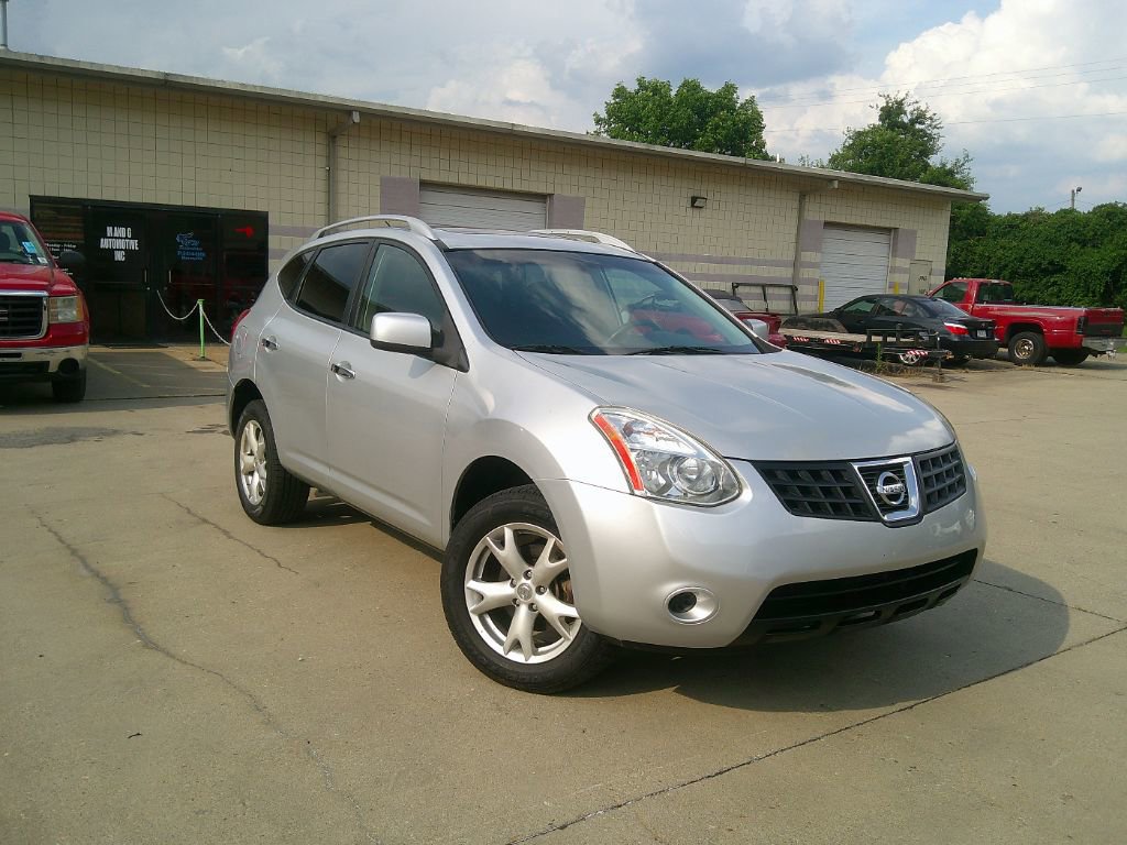 Used 2010 Nissan Rogue SL w/ Moonroof Pkg image 3