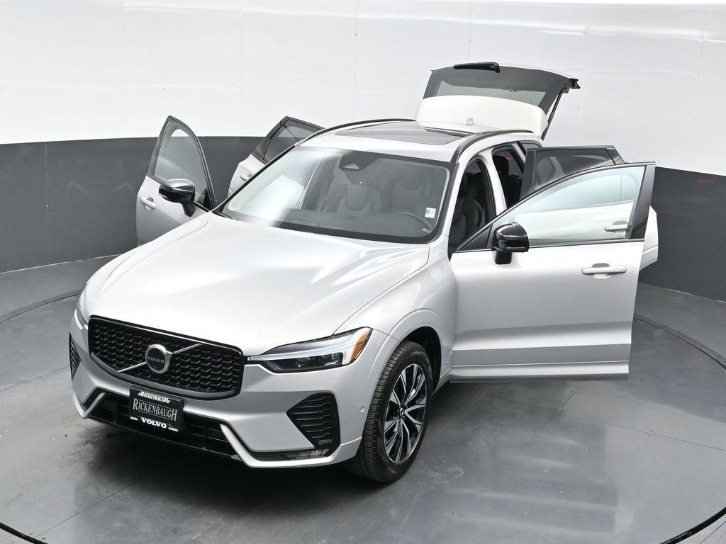 Used 2025 Volvo XC60 B5 Plus image 32