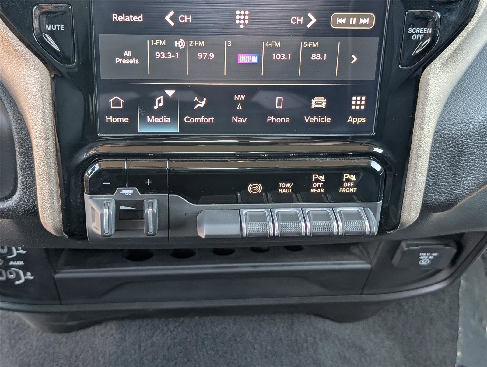 Used 2024 RAM 2500 Laramie AWD/4WD image 28