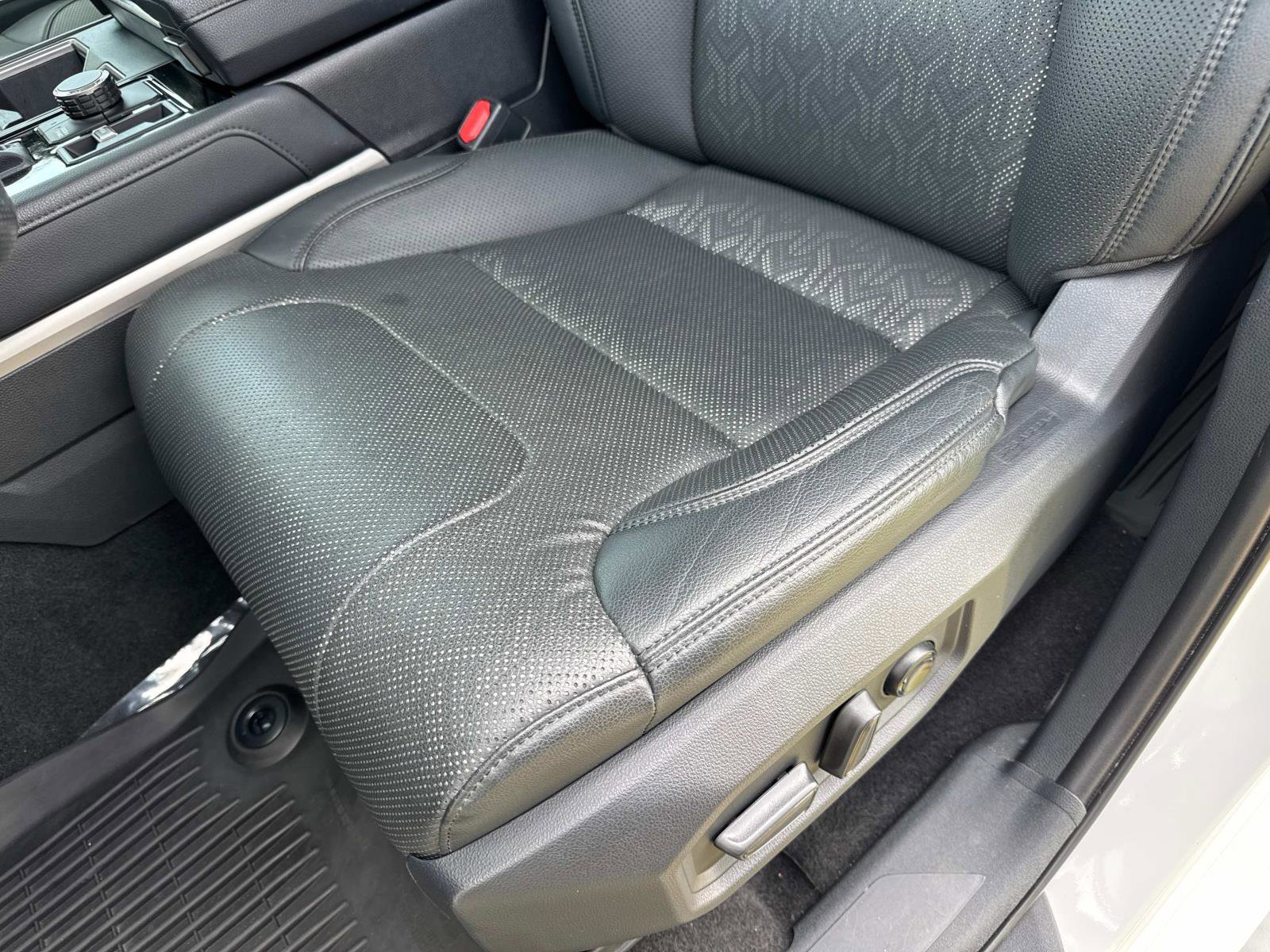 Used 2022 Toyota Tundra Limited AWD/4WD image 21