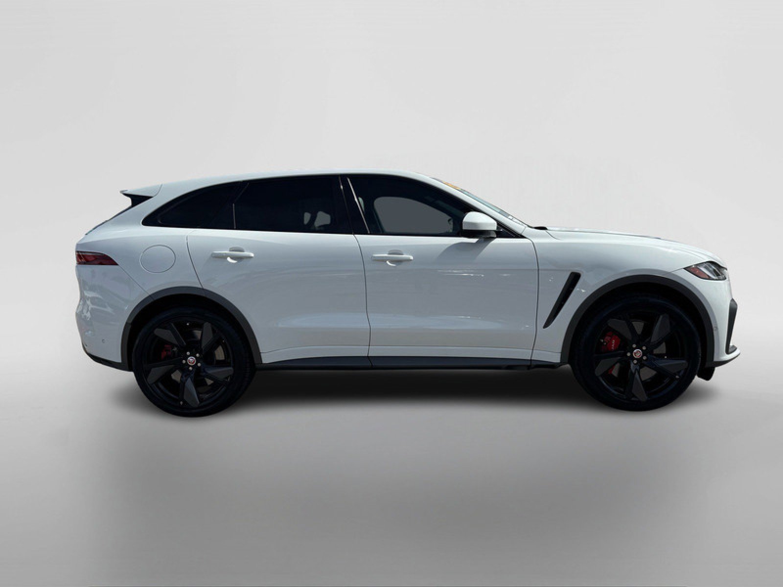 Used 2023 Jaguar F-PACE SVR image 6