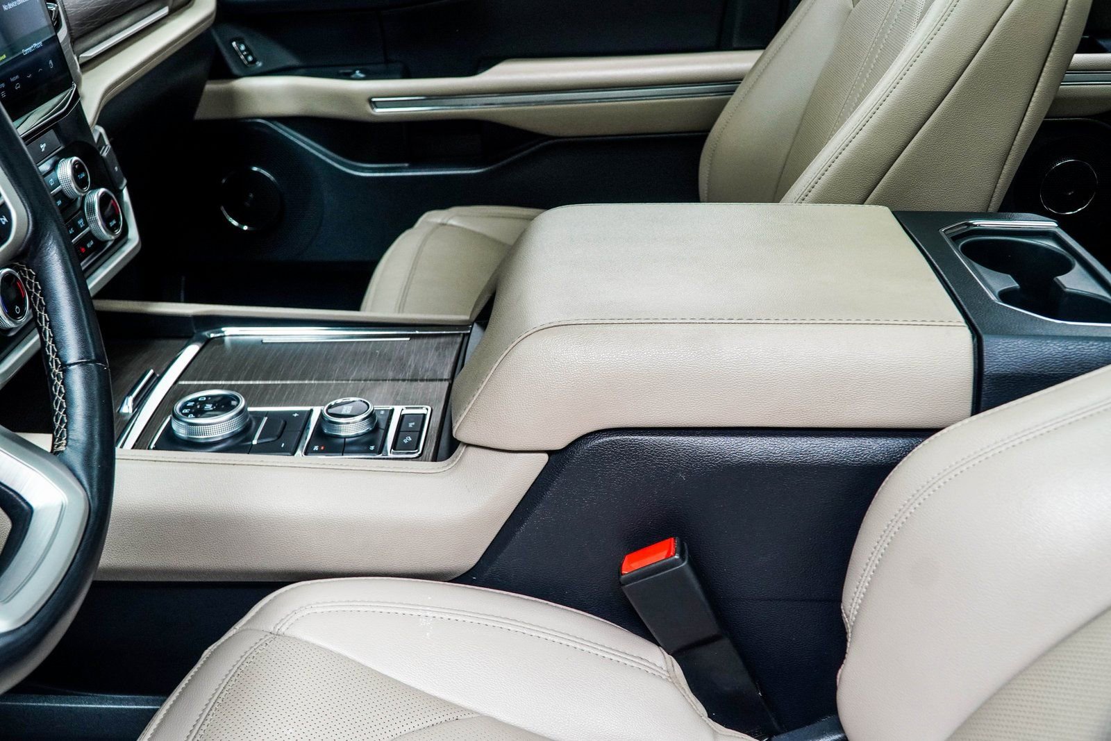 Used 2024 Ford Expedition Limited AWD/4WD image 18