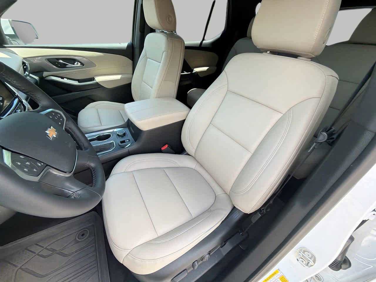 Used 2023 Chevrolet Traverse LT w/ LPO, Cargo Package FWD image 19