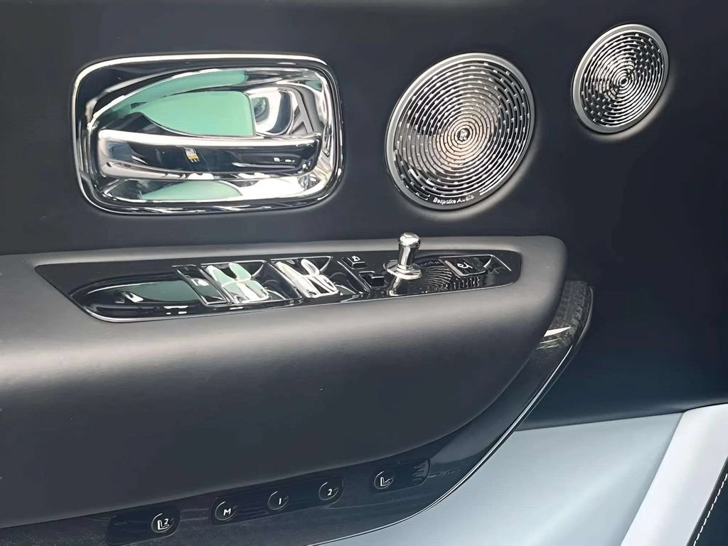 Certified 2022 Rolls-Royce Cullinan Black Badge w/ Dark Exterior Package AWD/4WD image 5