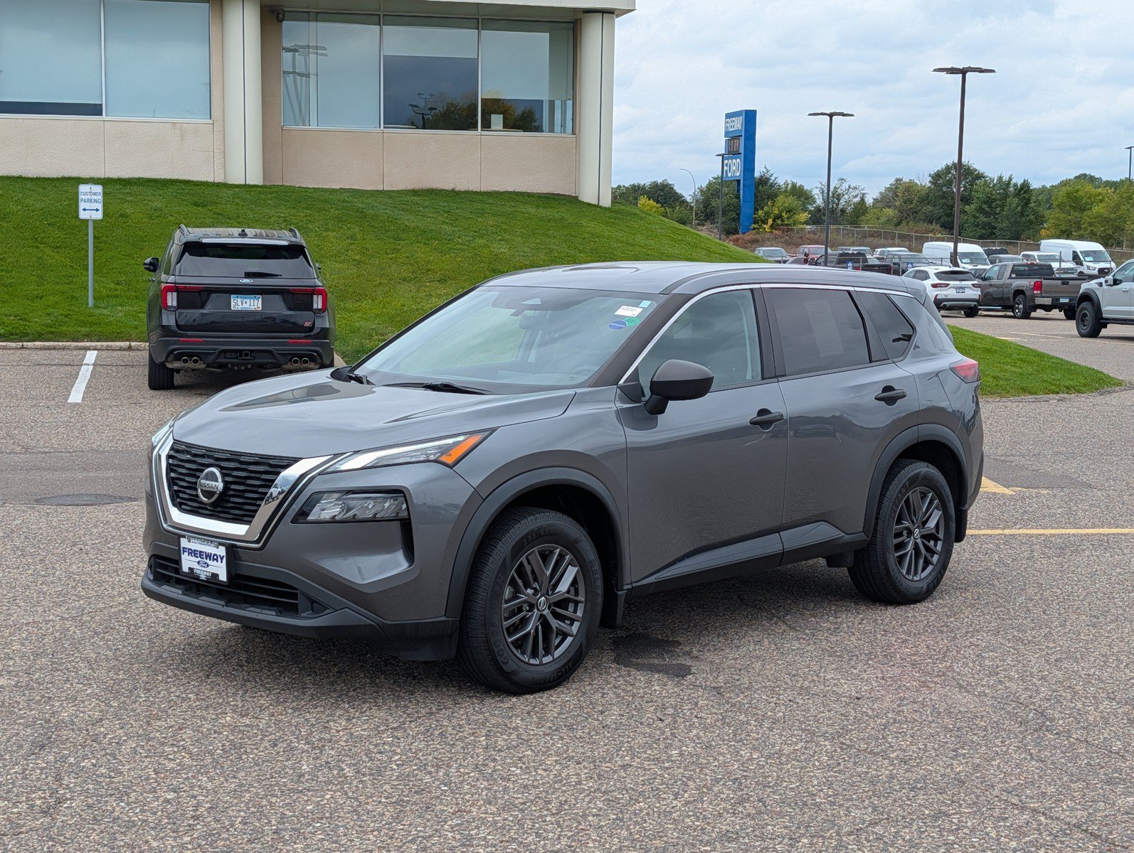 Used 2021 Nissan Rogue S AWD/4WD image 1