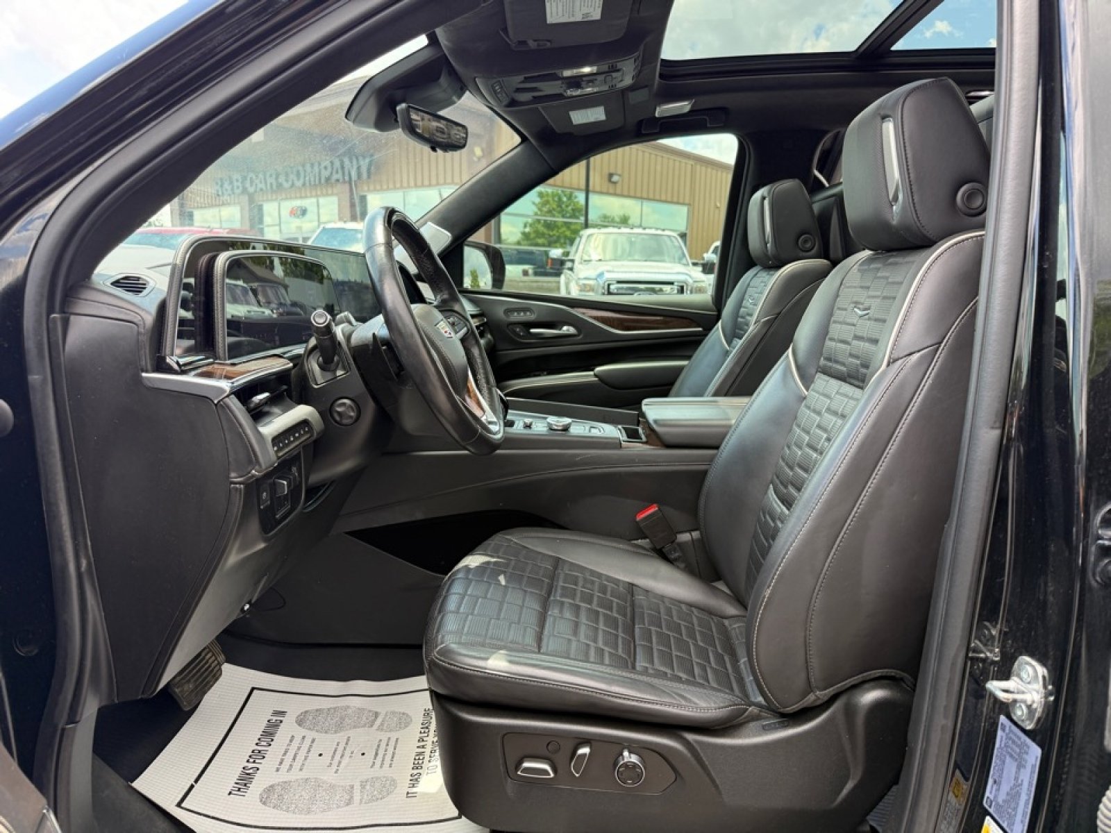 Used 2022 Cadillac Escalade Sport Platinum w/ LPO, ONYX Package AWD/4WD image 29
