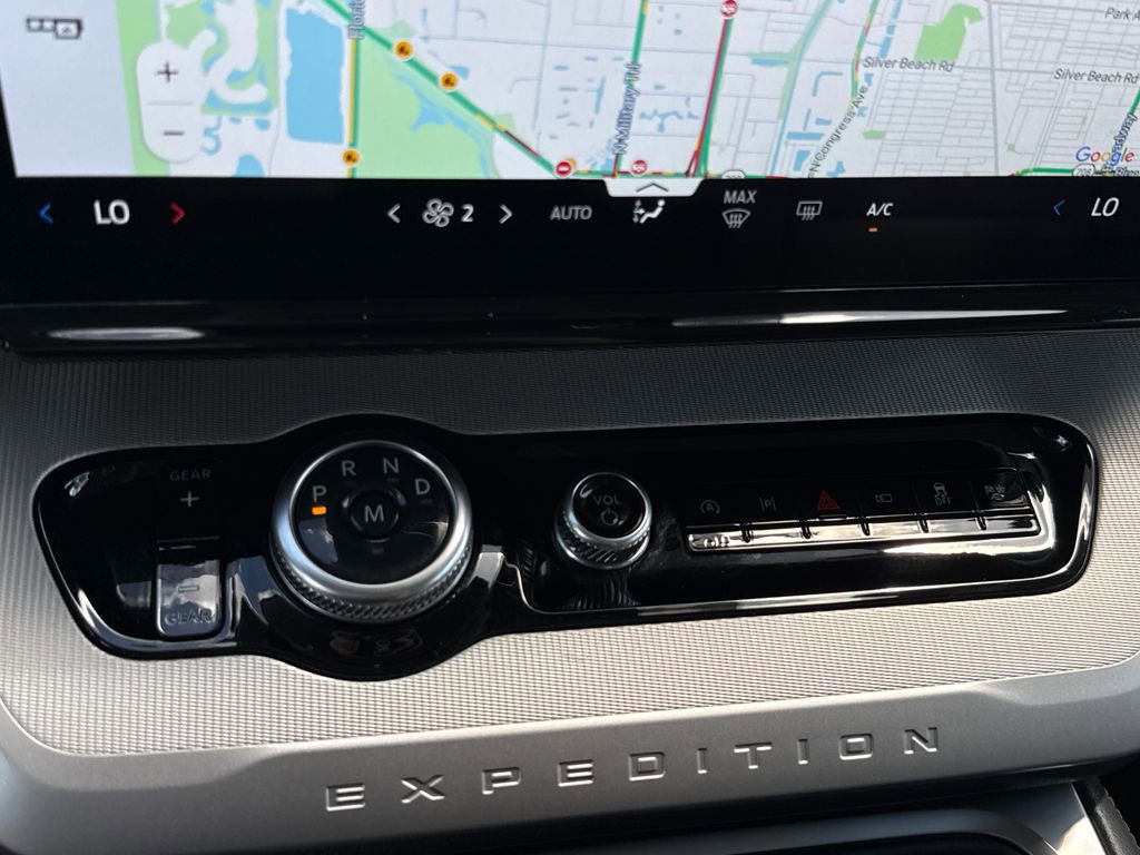 Used 2025 Ford Expedition Active image 21