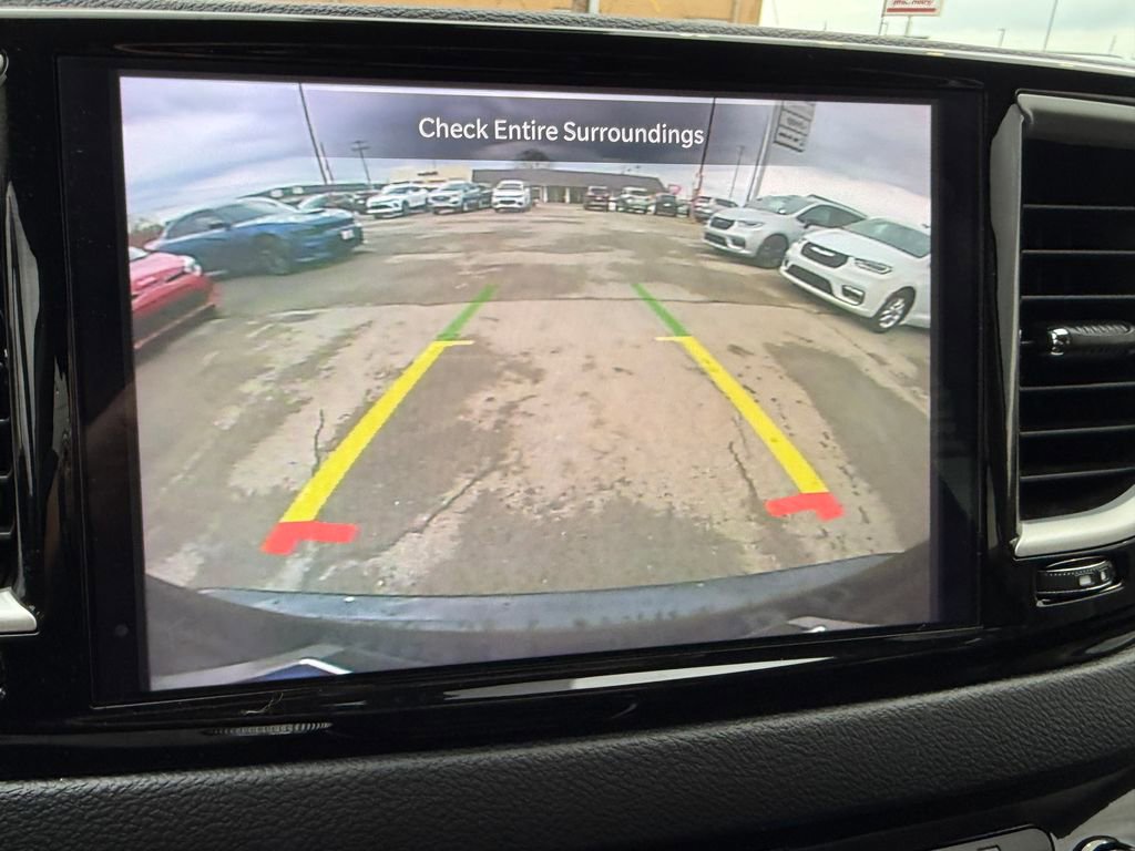 Used 2022 Chrysler Pacifica Touring-L FWD image 14