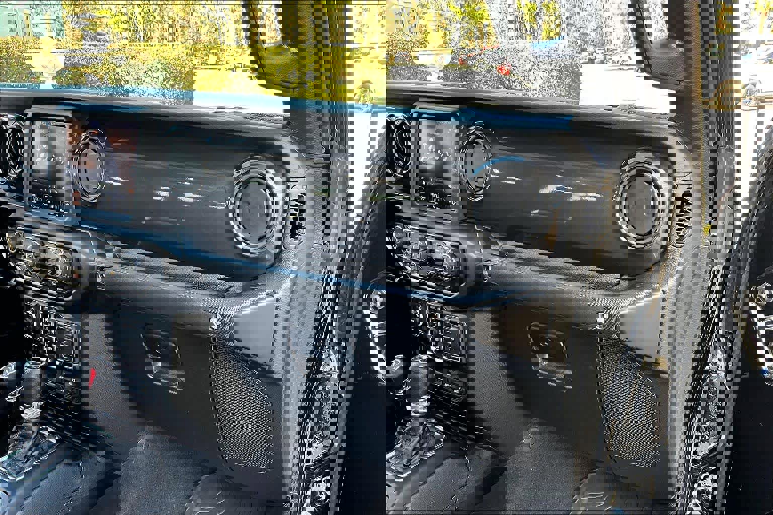 Used 2022 Jeep Gladiator Sport image 17