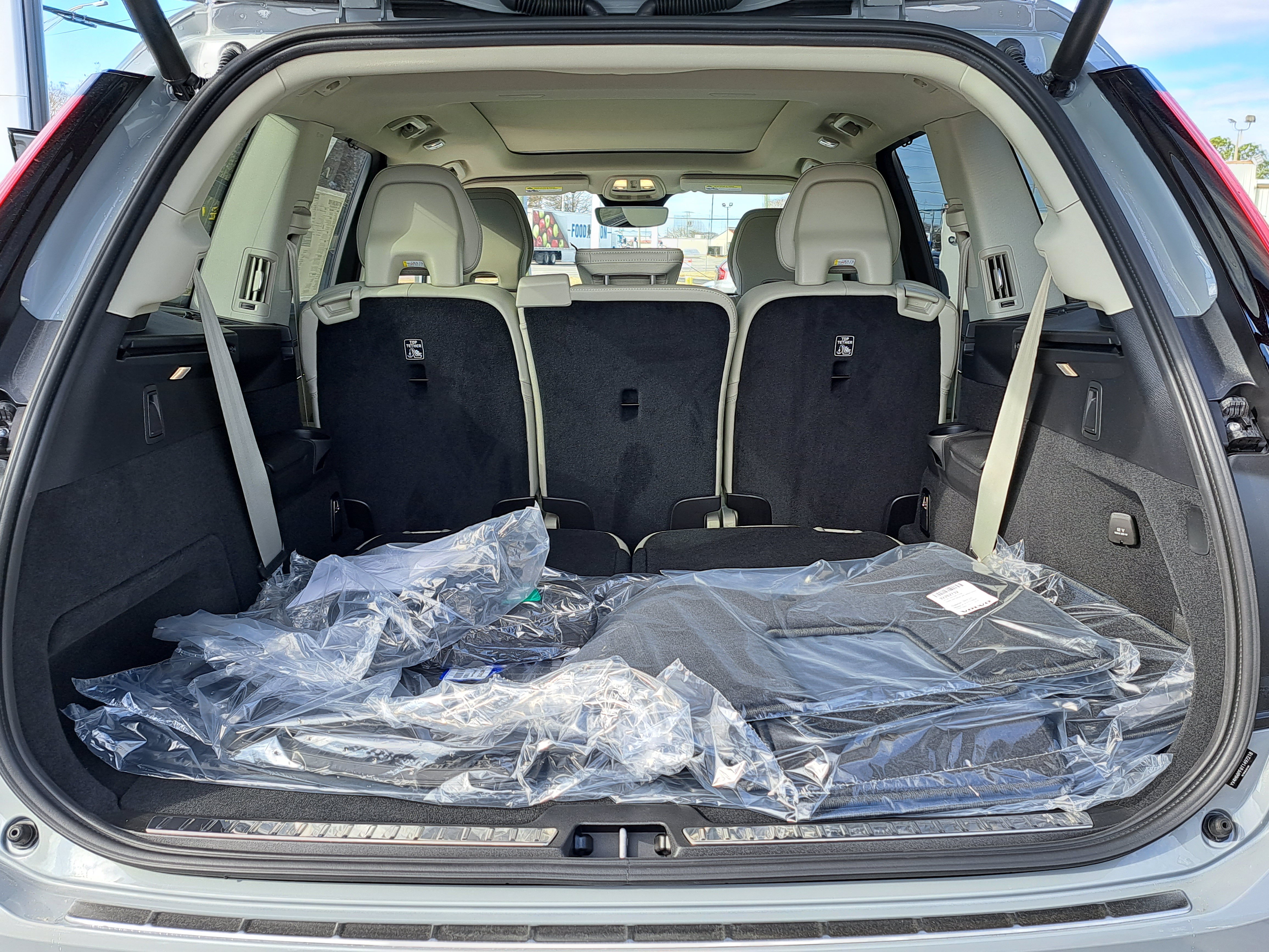 New 2026 Volvo XC90 T8 Ultra w/ Protection Package Premier AWD/4WD image 8