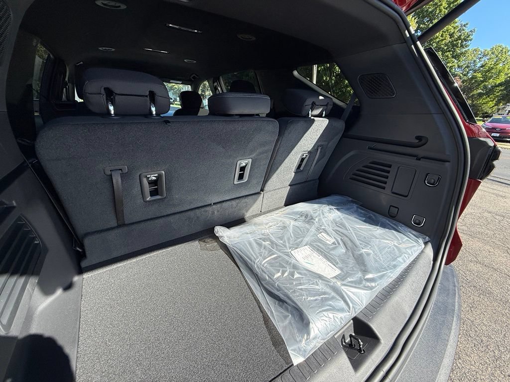 New 2027 Chevrolet Traverse LT AWD/4WD image 29