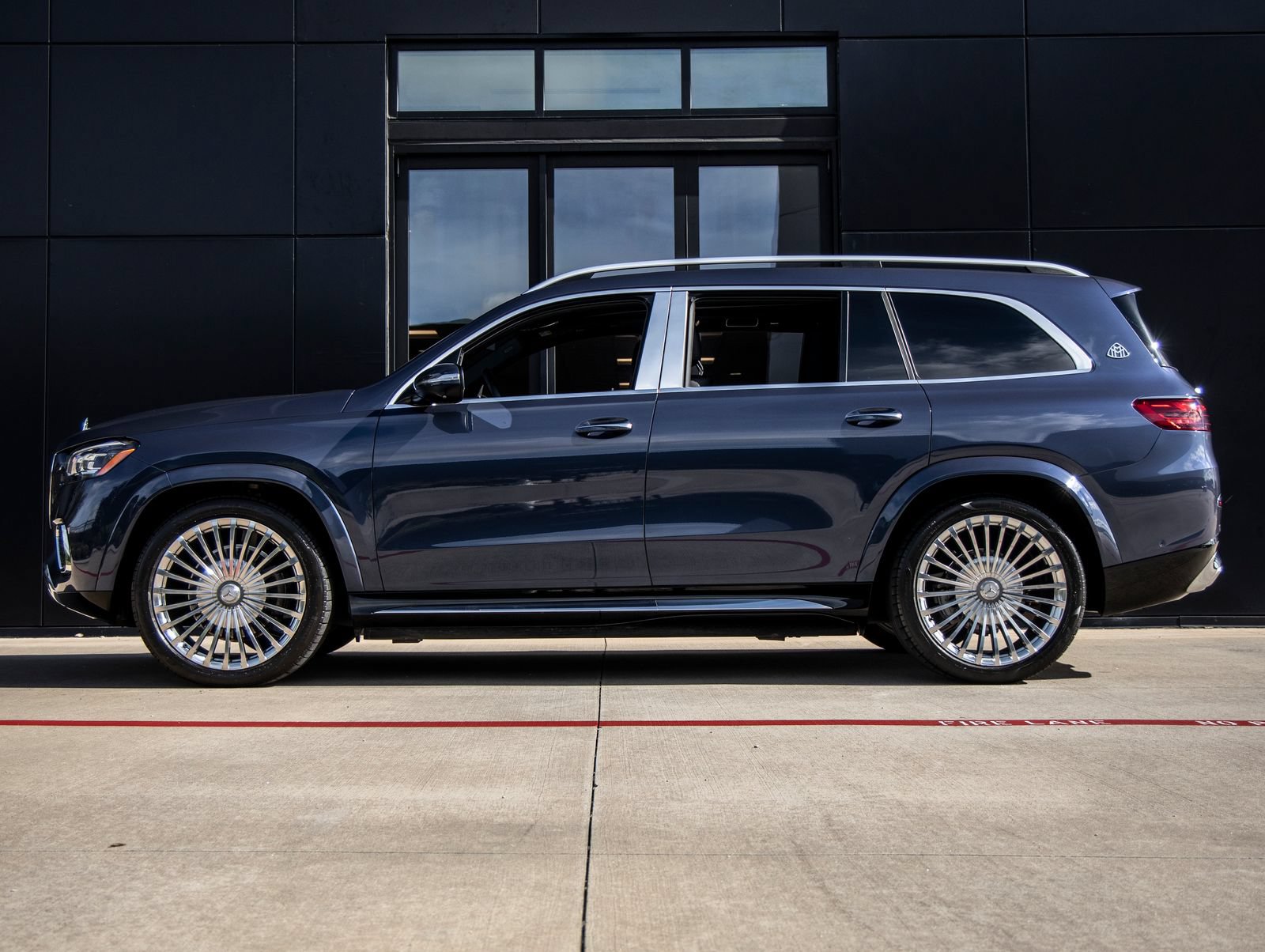 Used 2024 Mercedes-Benz Maybach GLS 600 4MATIC image 9