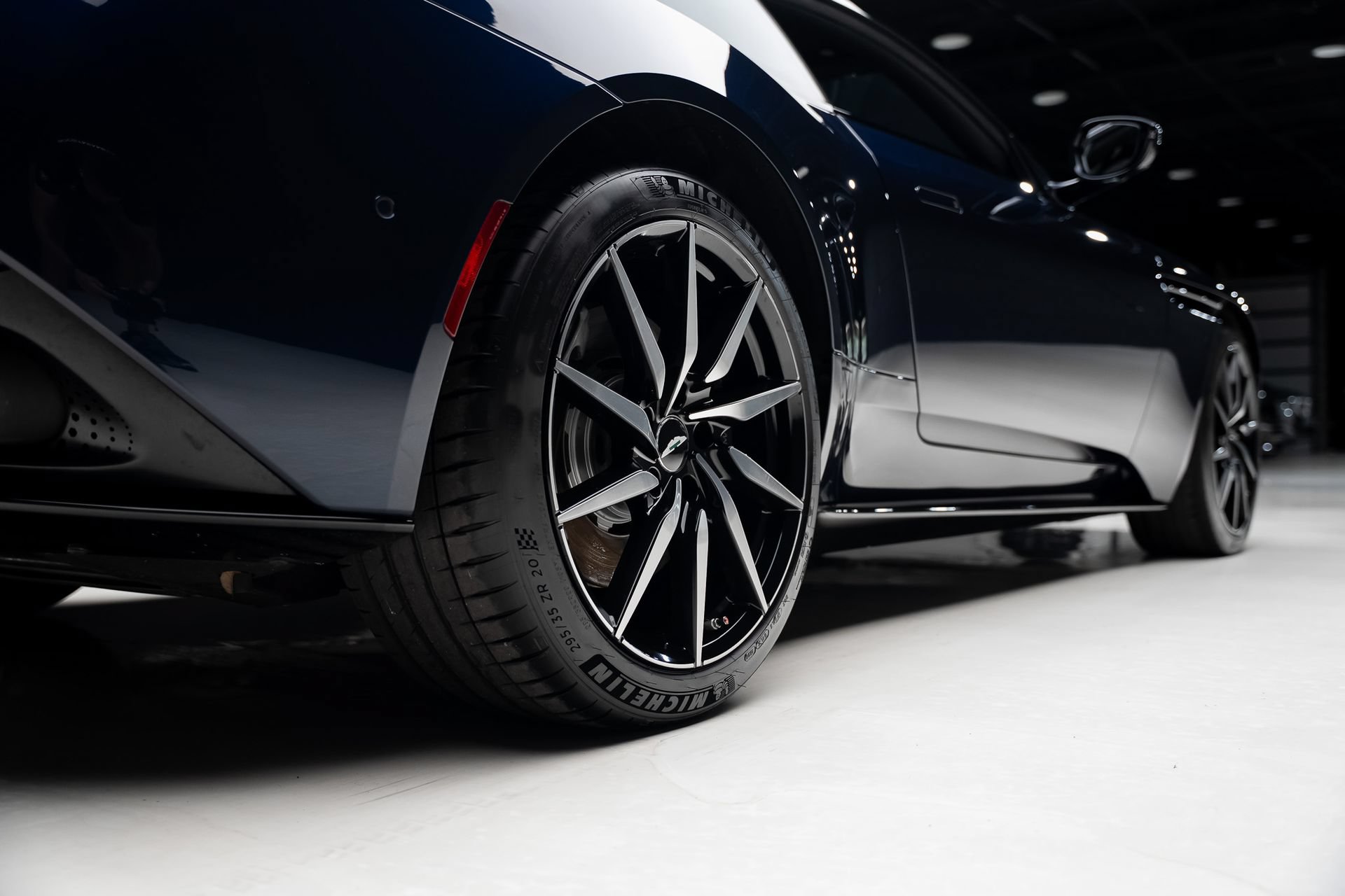 Used 2018 Aston Martin DB11 V12 RWD image 70