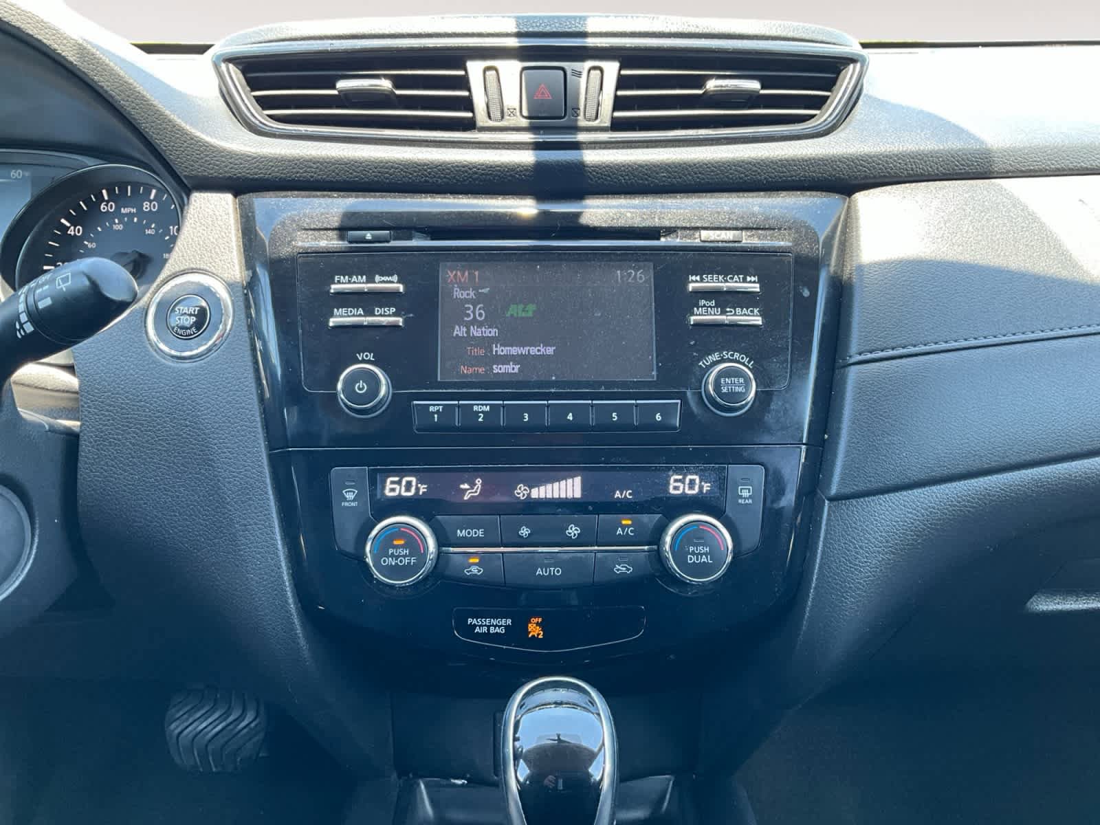 Used 2017 Nissan Rogue SV AWD/4WD image 13