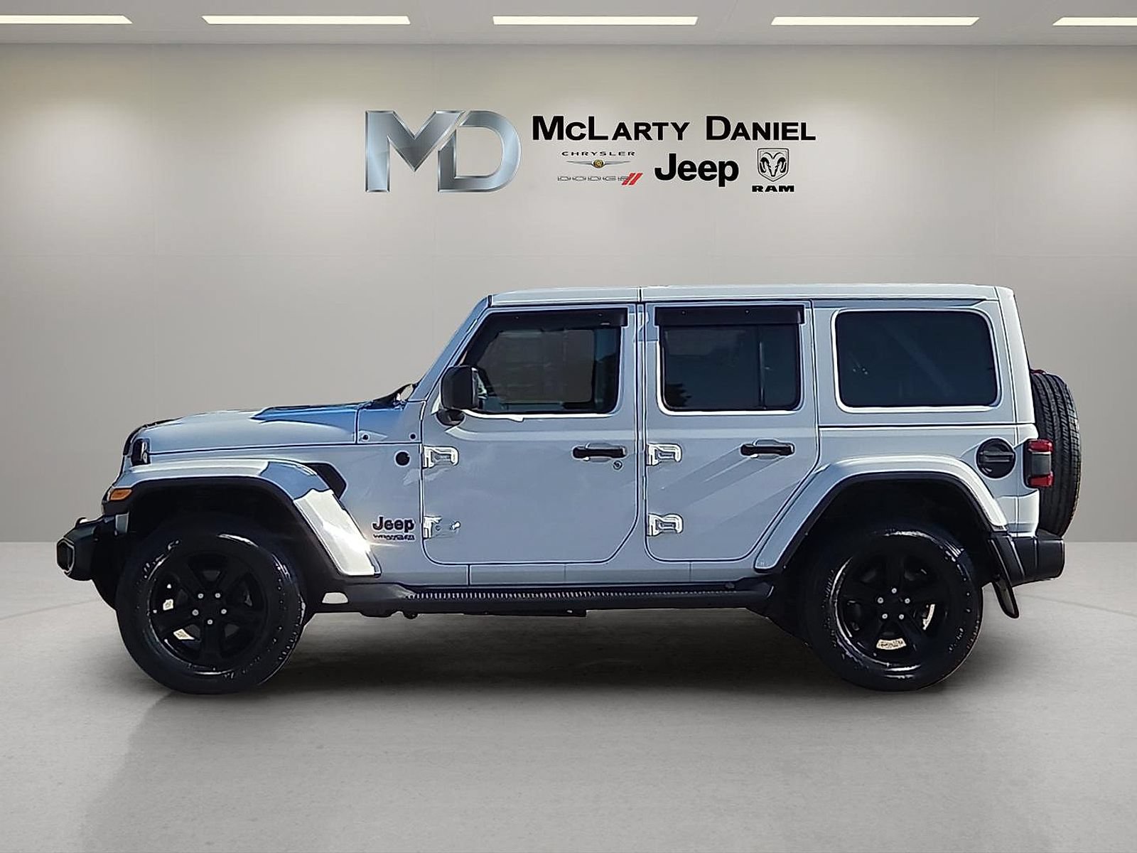 Used 2020 Jeep Wrangler Unlimited Sahara AWD/4WD image 3