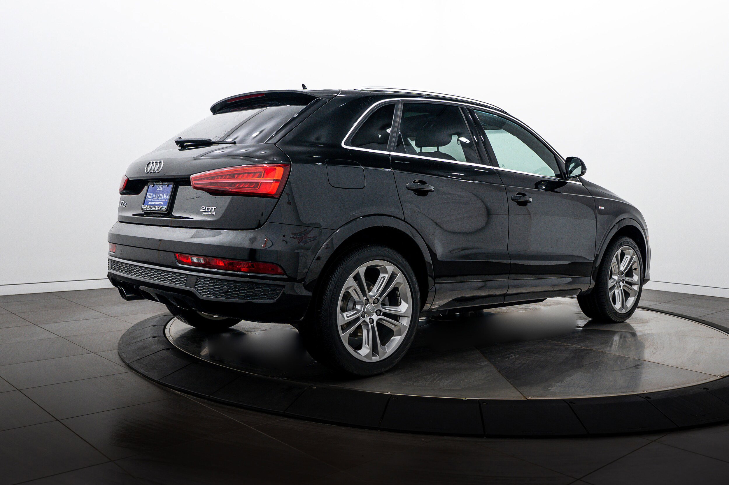 Used 2017 Audi Q3 2.0T Prestige w/ Prestige Package AWD/4WD image 4