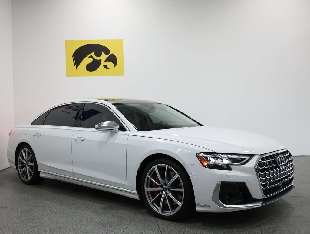 Used 2023 Audi S8 w/ S8 Comfort Plus Package AWD/4WD image 6
