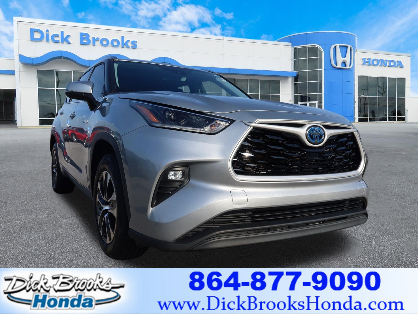 Used 2021 Toyota Highlander XLE FWD image 1