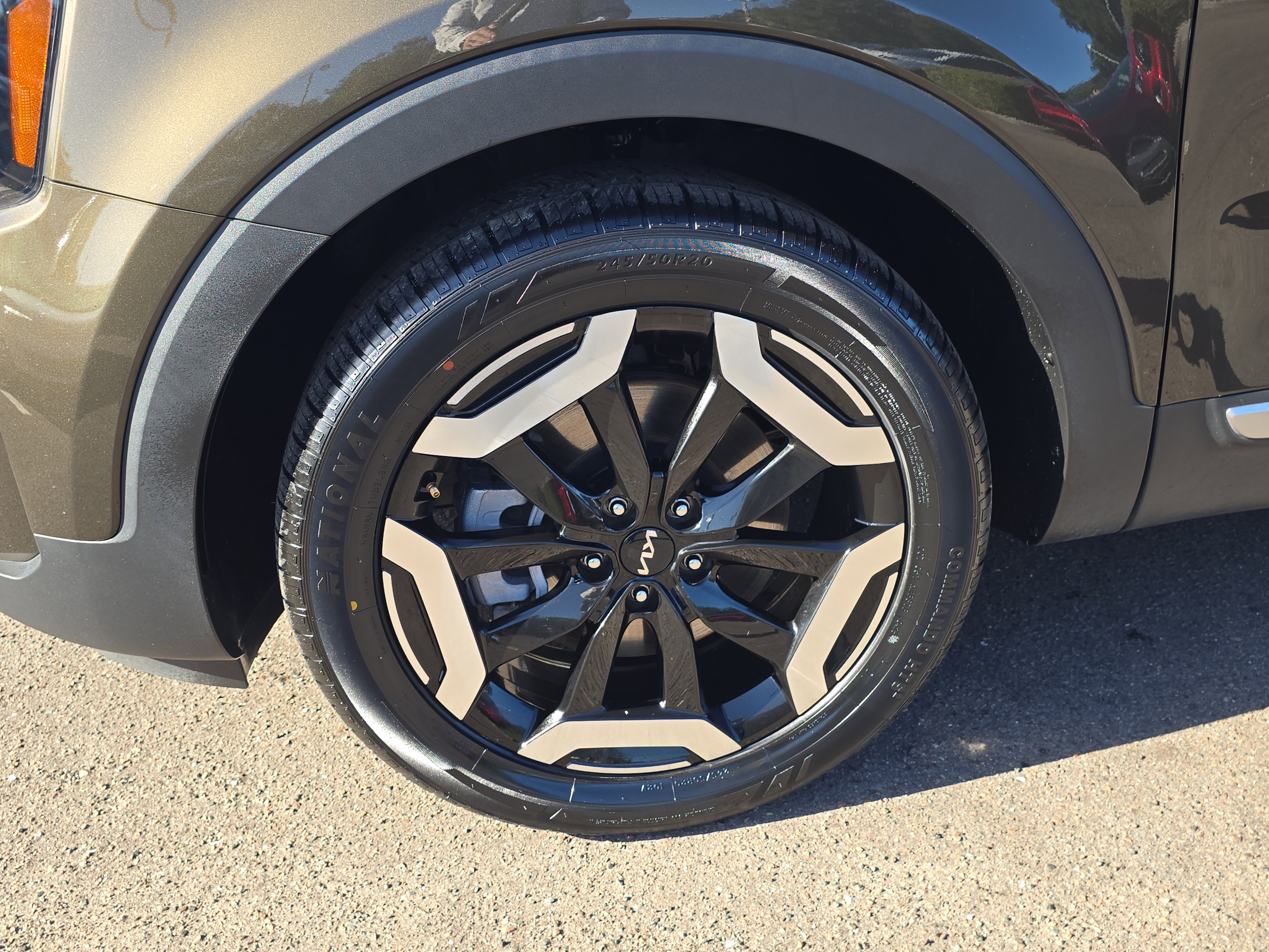 Certified 2023 Kia Telluride EX w/ EX Captain's Chair Package image 37