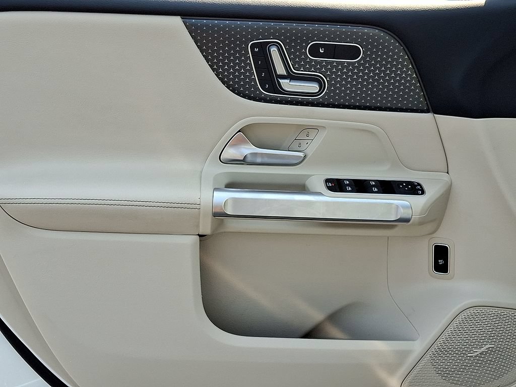 Used 2024 Mercedes-Benz GLB 250 4MATIC image 13