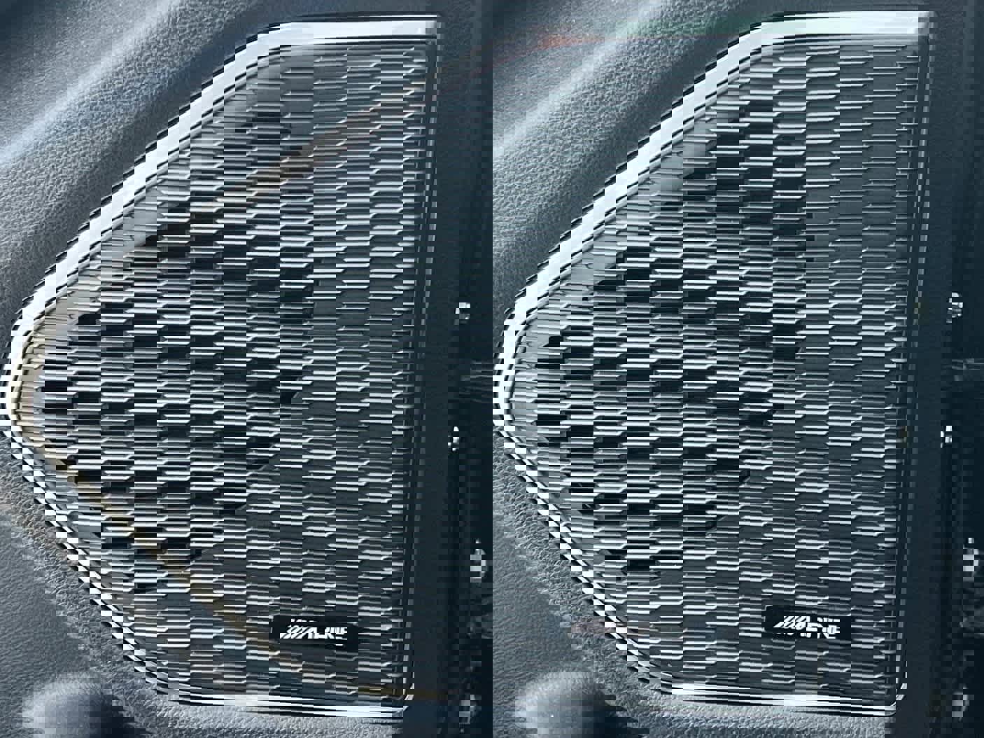 Used 2024 Jeep Grand Cherokee Overland w/ Trailer Tow Package image 30