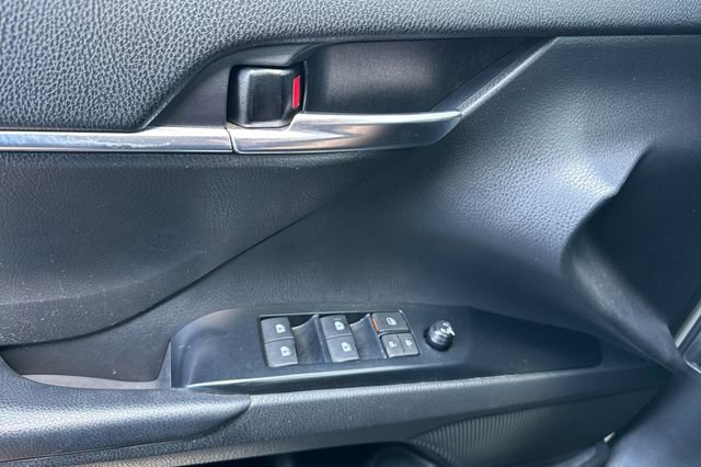 Used 2019 Toyota Camry SE FWD image 12