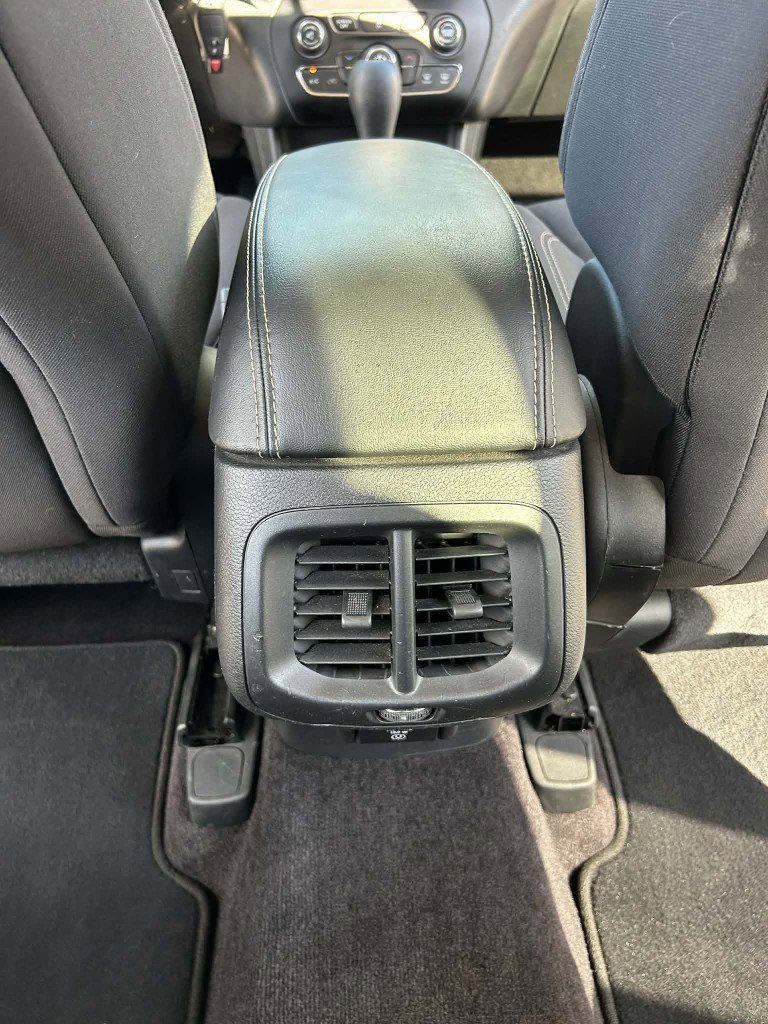 Used 2017 Jeep Cherokee Latitude FWD image 22