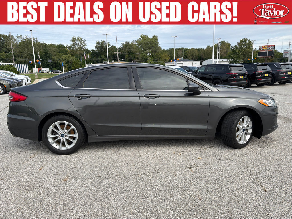 Used 2019 Ford Fusion SE FWD image 2