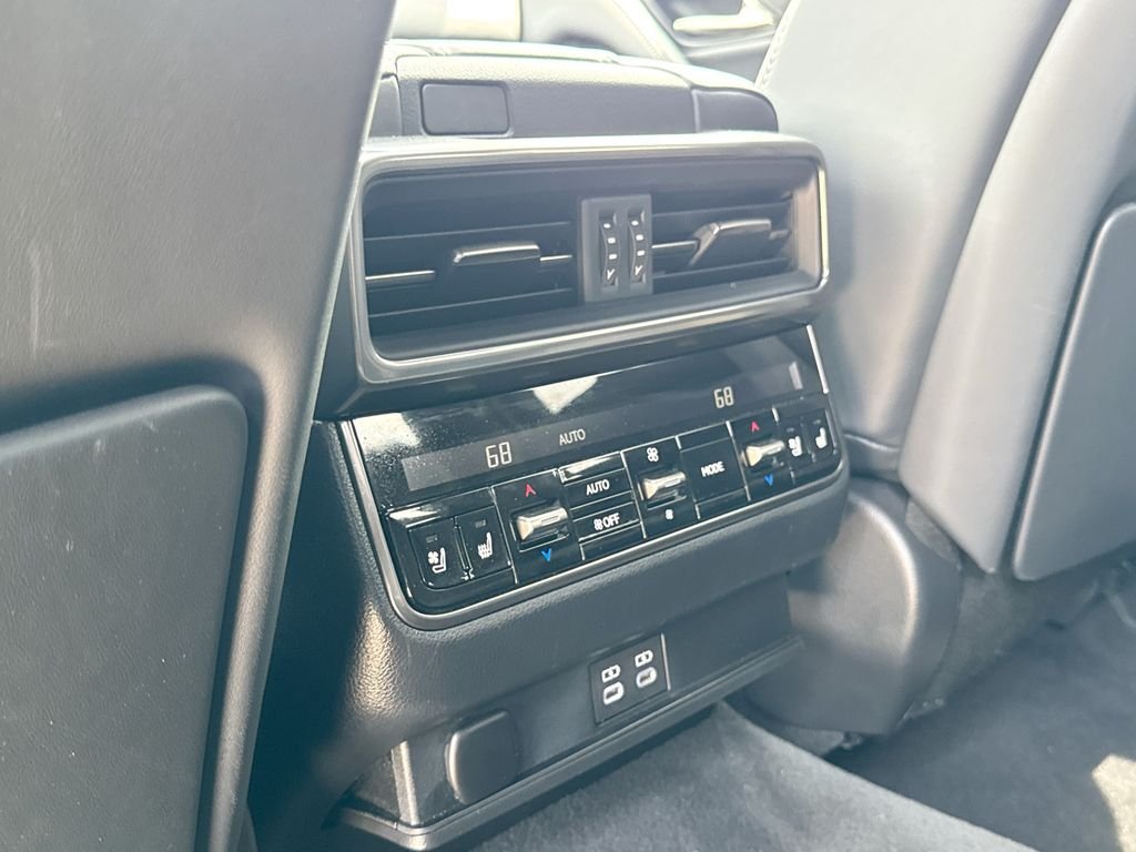 Used 2024 Lexus LX 600 4WD w/ Luxury Package image 33