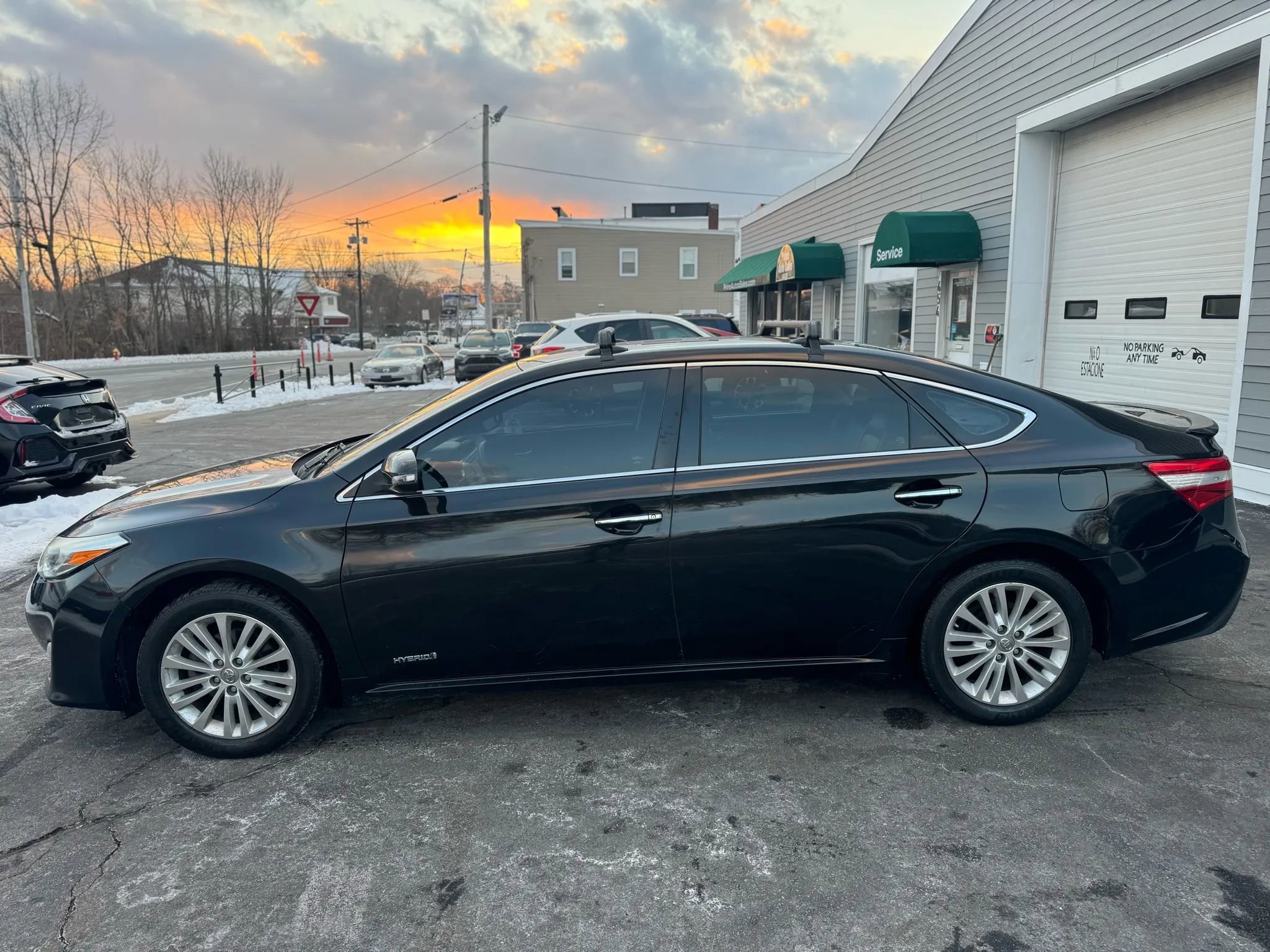 Used 2014 Toyota Avalon XLE Premium image 3