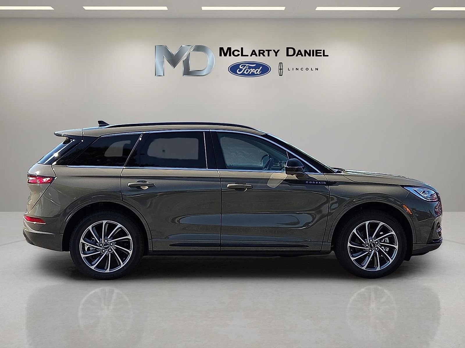 New 2025 Lincoln Corsair Grand Touring w/ Equipment Group 302A AWD/4WD image 6
