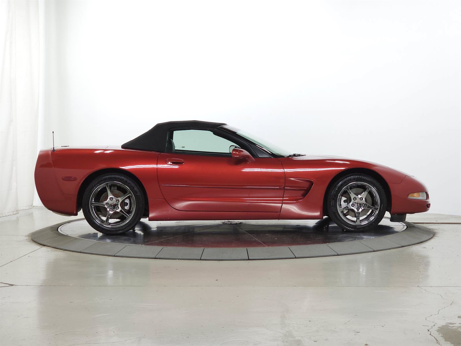 Used 1998 Chevrolet Corvette Convertible w/ Memory Pkg RWD image 15