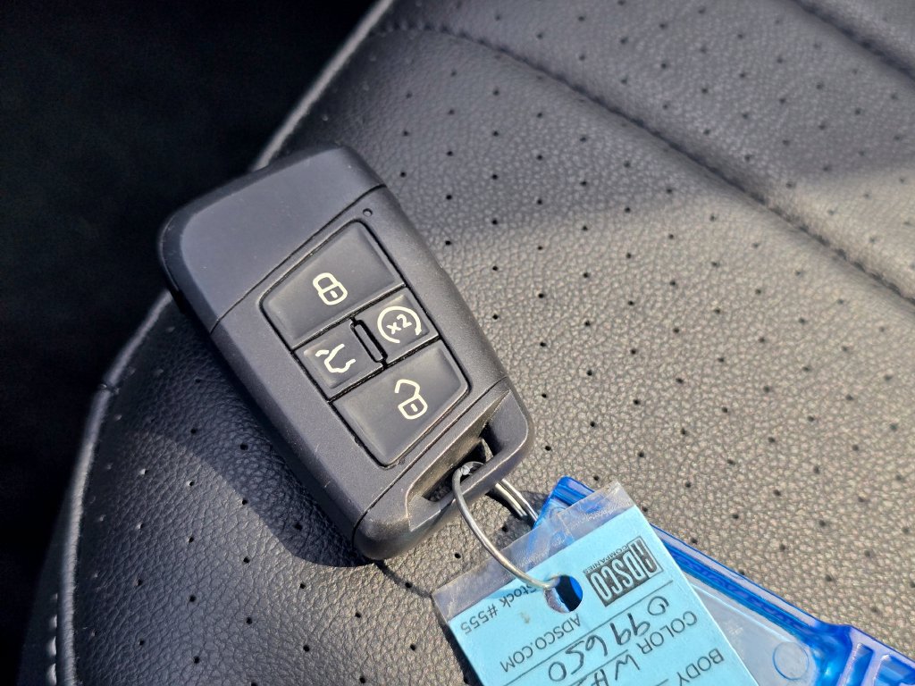 Used 2023 Volkswagen Tiguan SE w/ Panoramic Sunroof Package FWD image 31