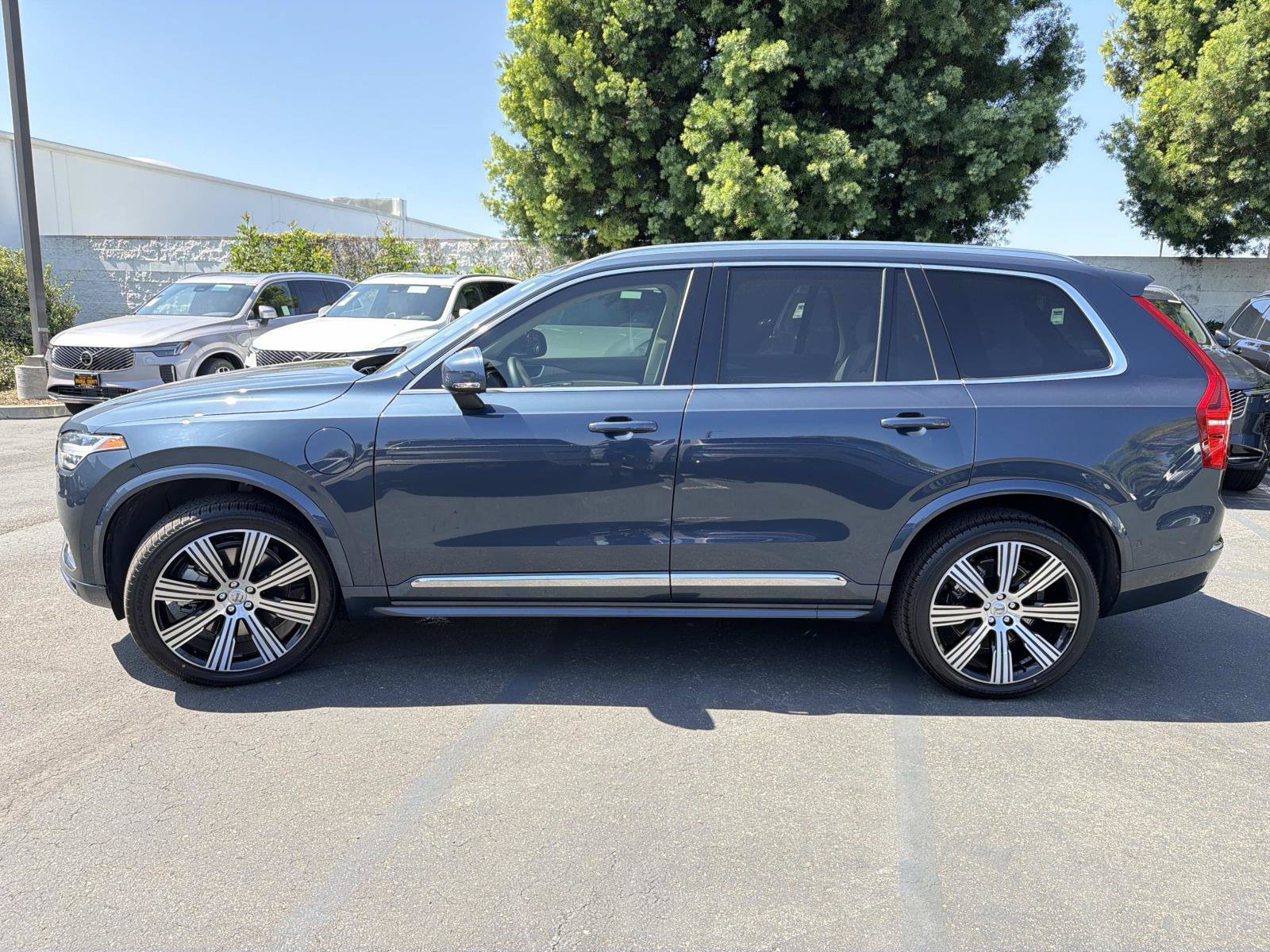 Certified 2025 Volvo XC90 T8 Plus w/ Protection Package Premier AWD/4WD image 8