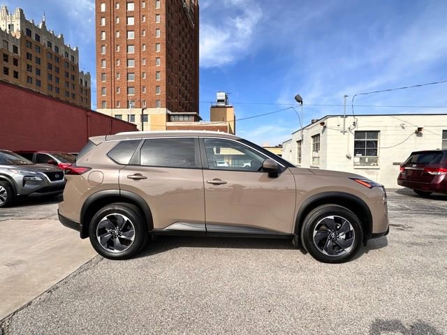 Certified 2024 Nissan Rogue SV w/ SV Premium Package AWD/4WD image 4