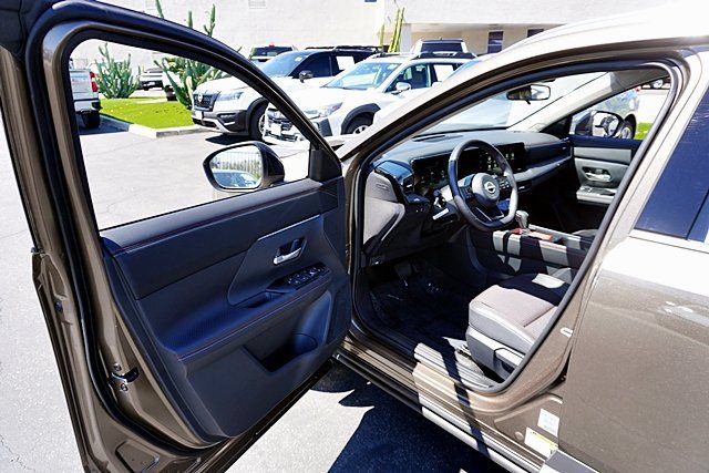 New 2026 Nissan Kicks SR w/ Cold Weather Package FWD image 47
