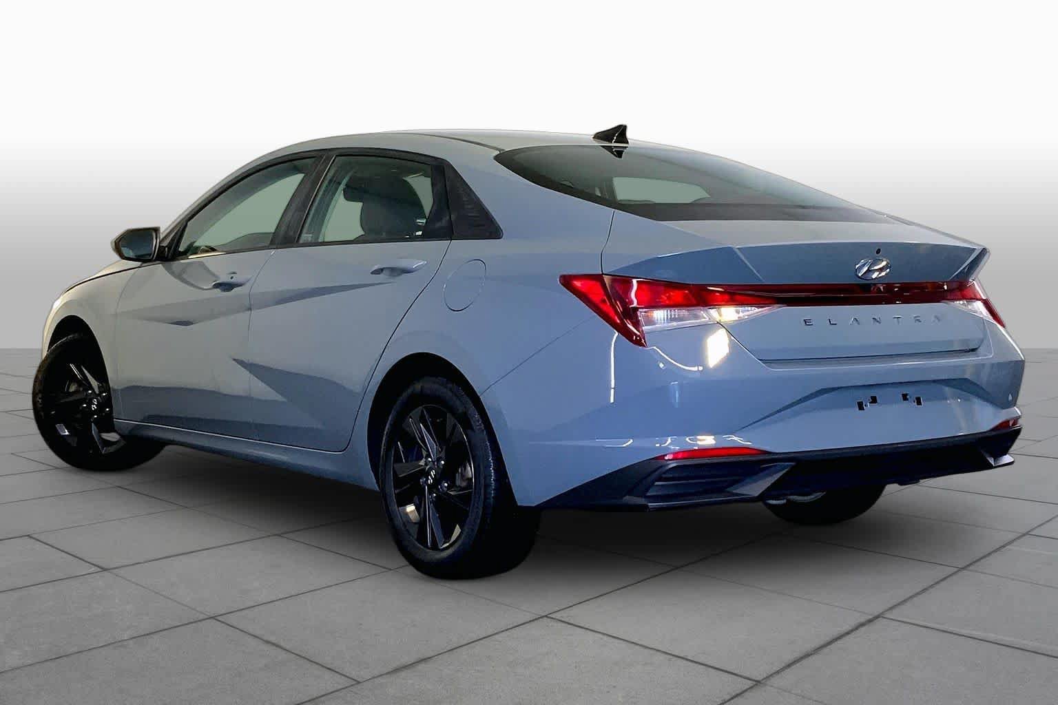 Used 2023 Hyundai Elantra SEL FWD image 12