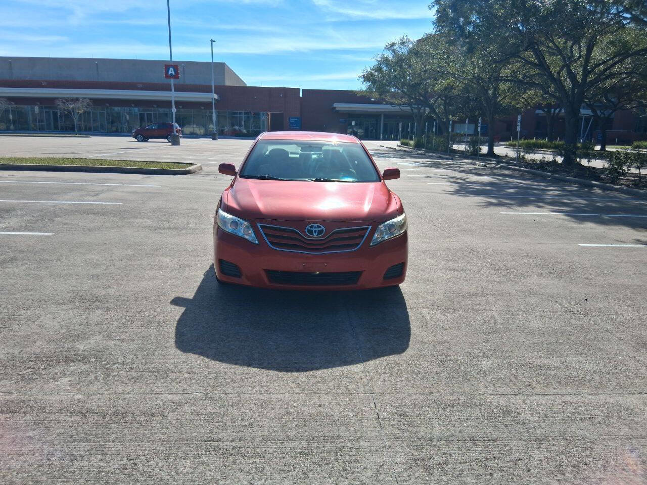 Used 2011 Toyota Camry LE FWD image 9