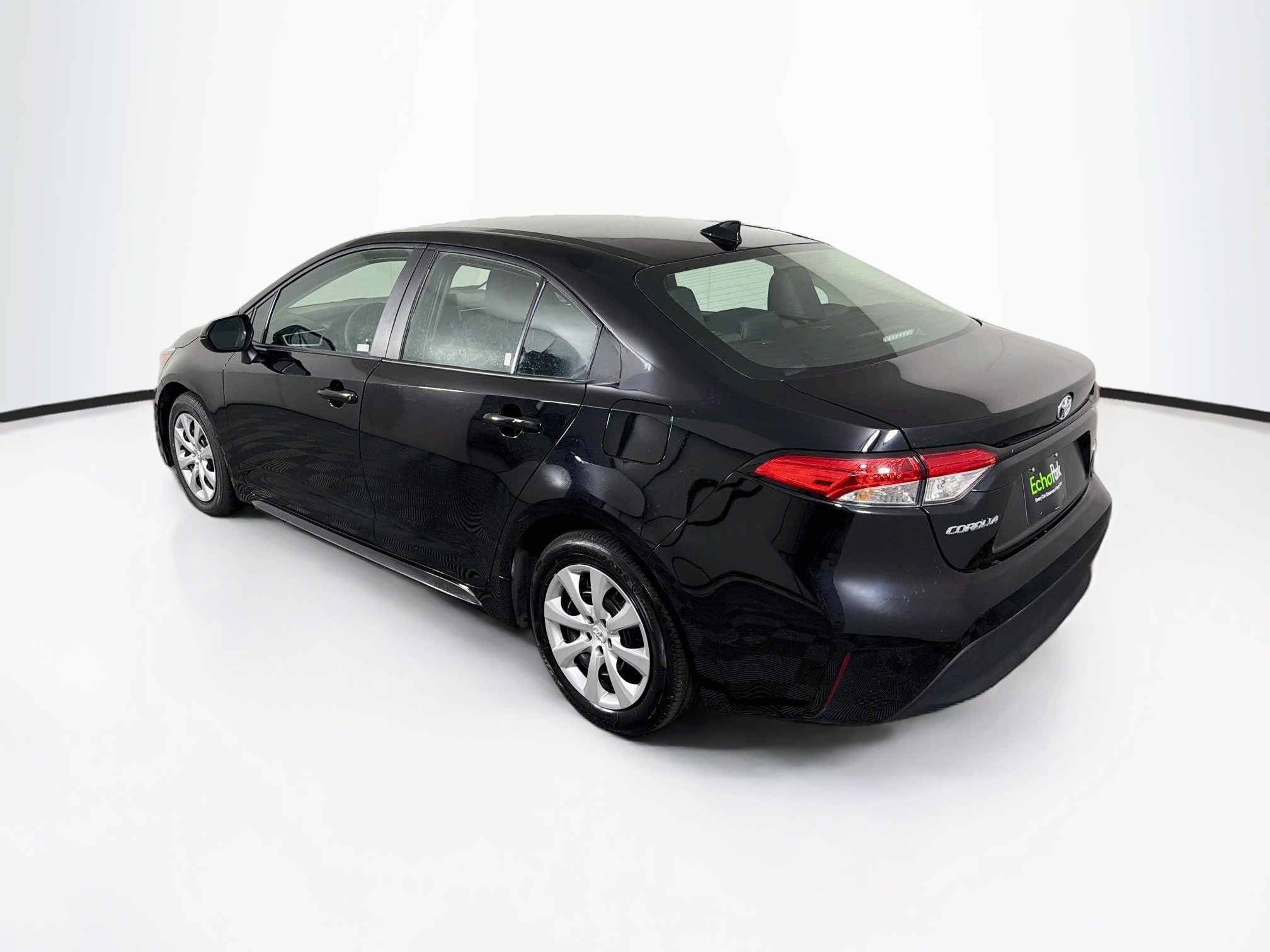 Used 2025 Toyota Corolla LE FWD image 5