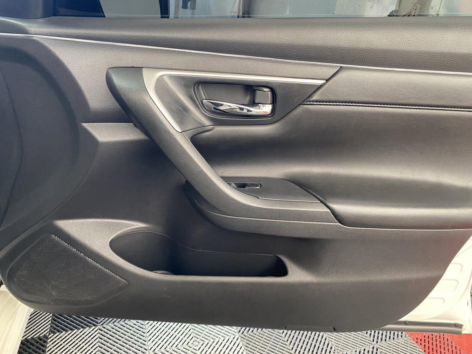 Used 2017 Nissan Altima 2.5 SR w/ Midnight Edition Package image 7