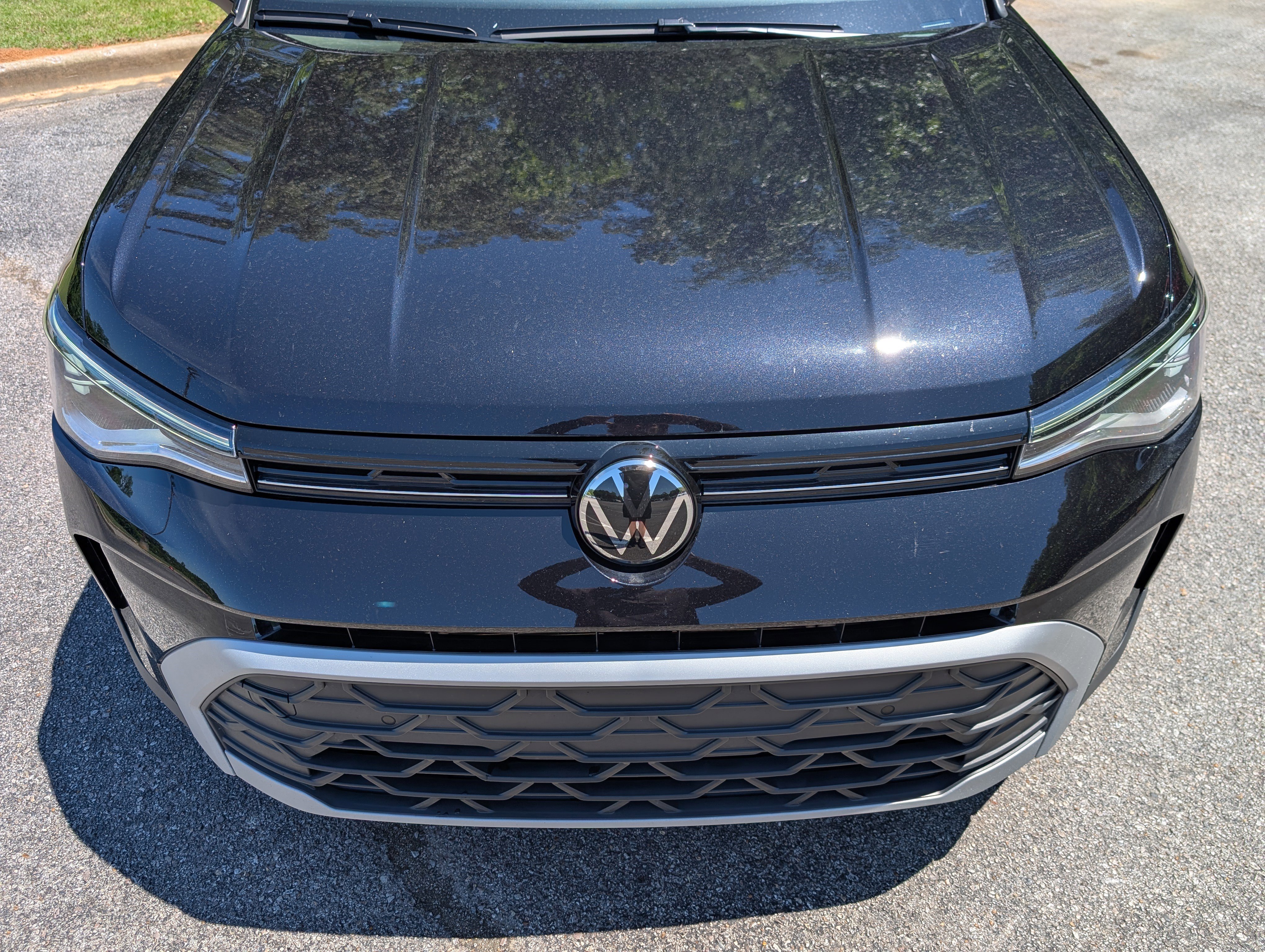 Used 2025 Volkswagen Taos SE w/ Panoramic Sunroof Package FWD image 12