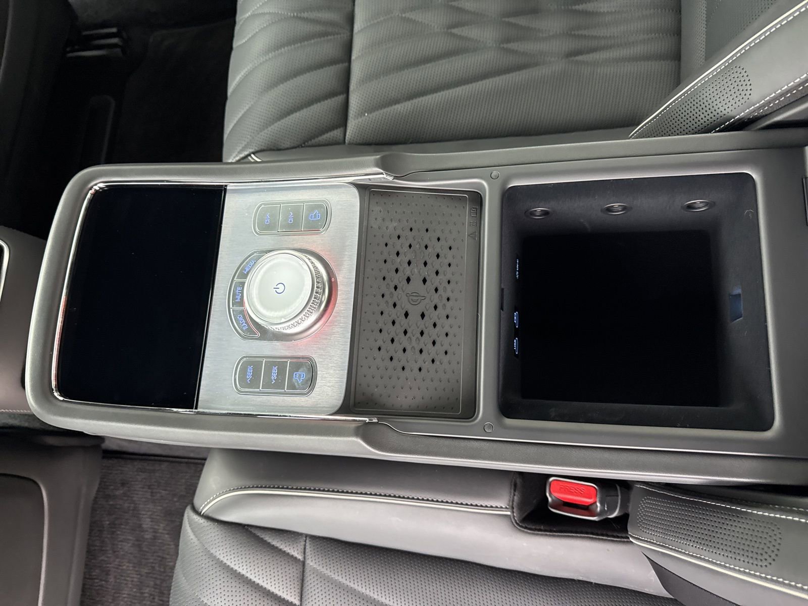 Used 2025 Genesis G90 3.5T image 13