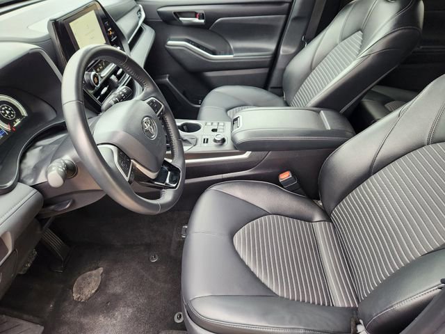 Used 2025 Toyota Highlander XSE AWD/4WD image 11
