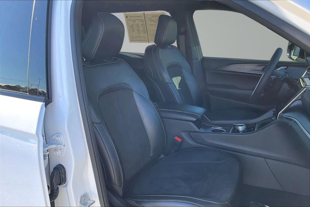 Used 2025 Jeep Grand Cherokee L Altitude image 7