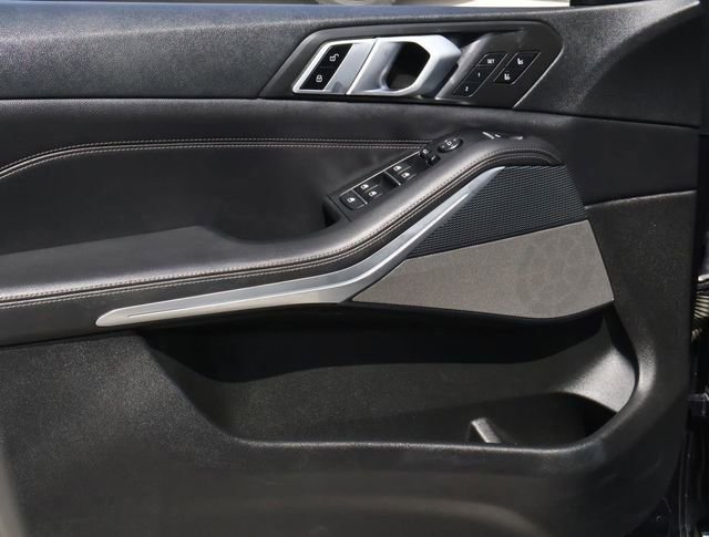 Used 2019 BMW X5 xDrive50i w/ M Sport Package AWD/4WD image 17