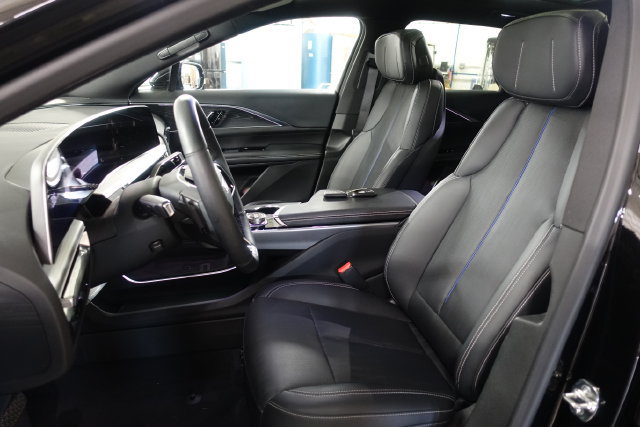 Used 2025 Cadillac Lyriq Luxury w/ LPO, Floor Liner Package AWD/4WD image 11