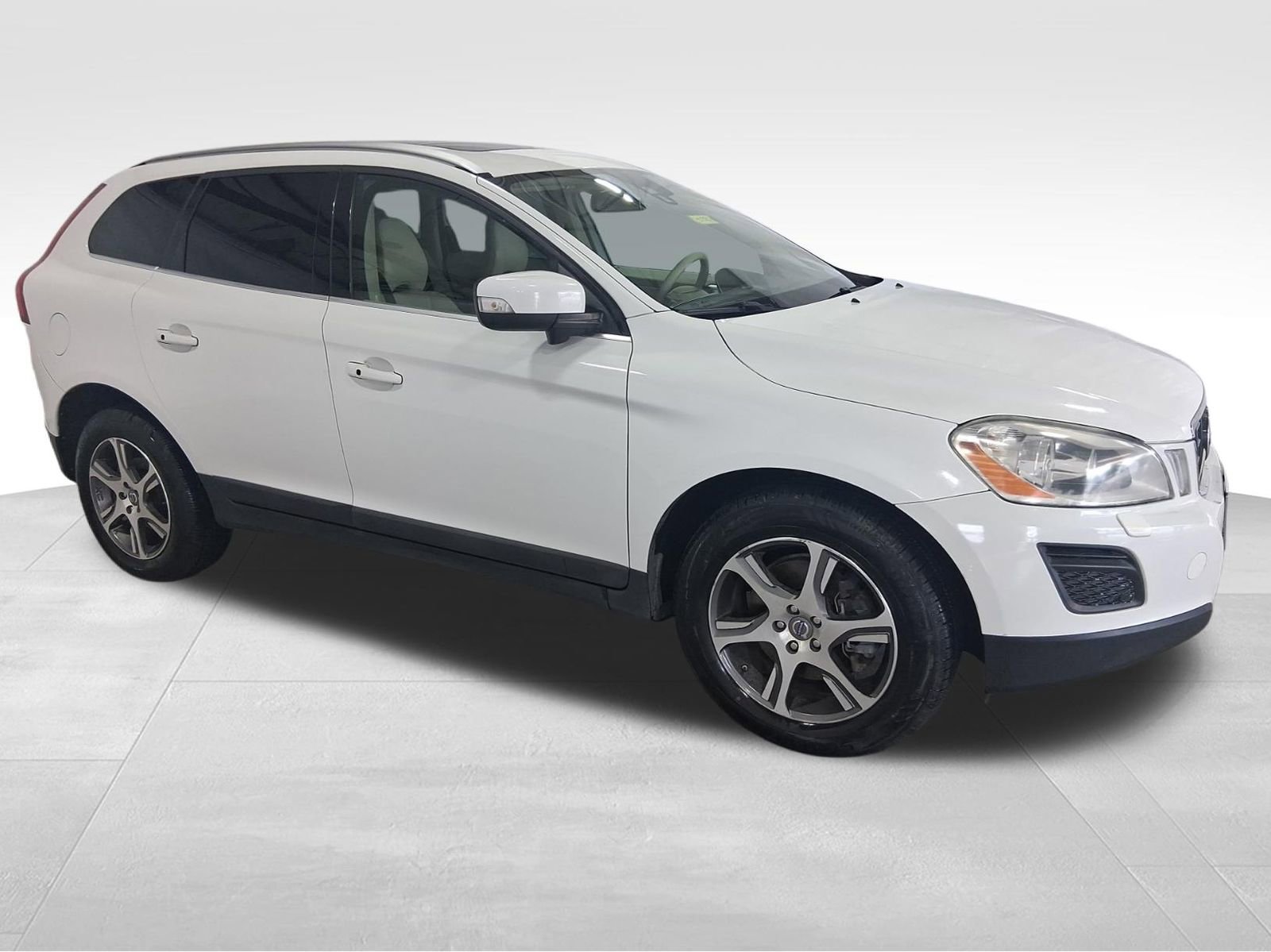 Used 2011 Volvo XC60 T6 image 3