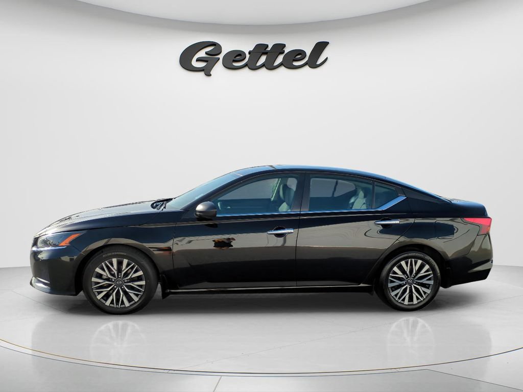Used 2024 Nissan Altima 2.5 SV FWD image 8